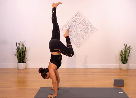 Drinie Aguilar - Yoga Collective - Strong Flow Into Handstand